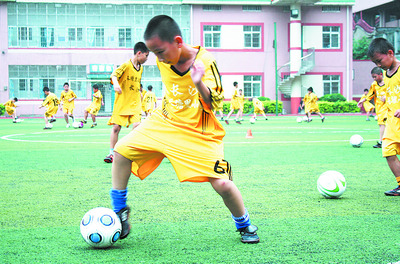 长沙长塘里小学成全国足球示范学校